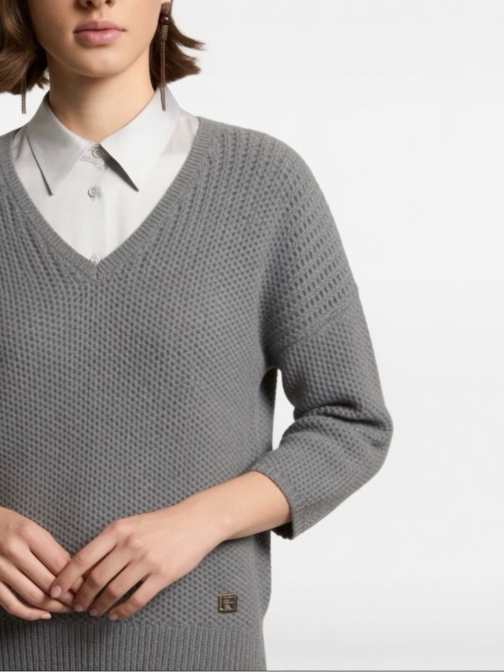 Halston Cashmere Silk Blend Gray Waffle Knit V-Neck Sweater - Women in Medium